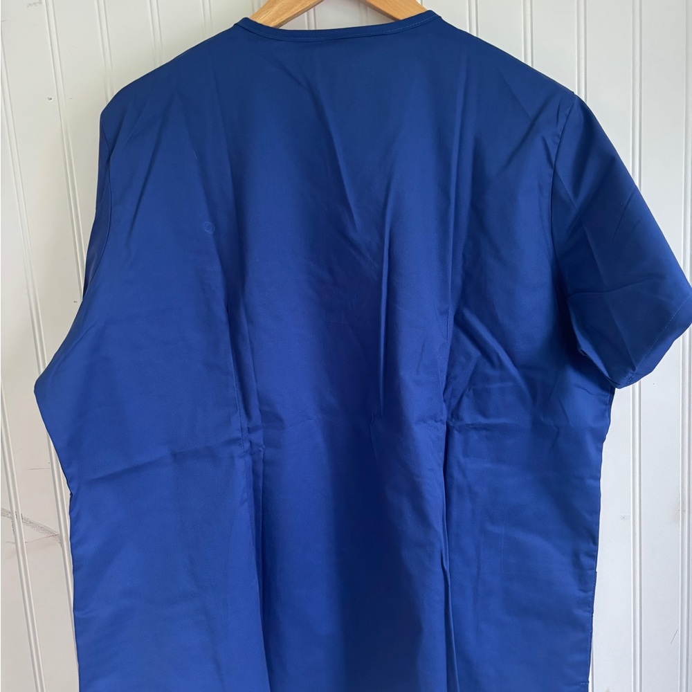 Butter Soft women’s scrub top  NWT